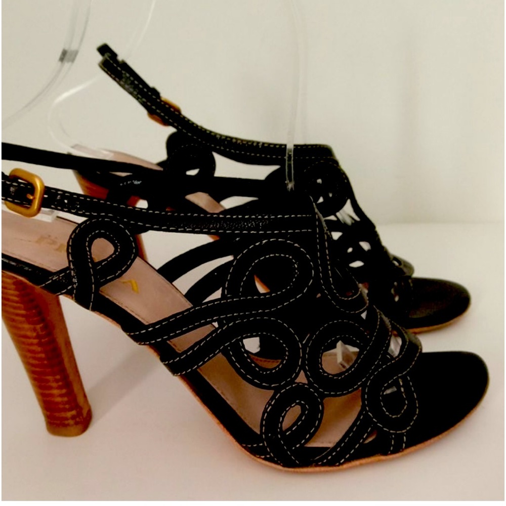 Prada woman Sandals, great quality still looking really good! 🔥💯 - Picture 3 of 4